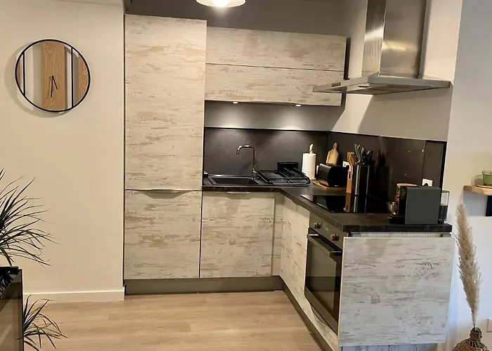 Apartment T2 Proche De La Et Au Calme *