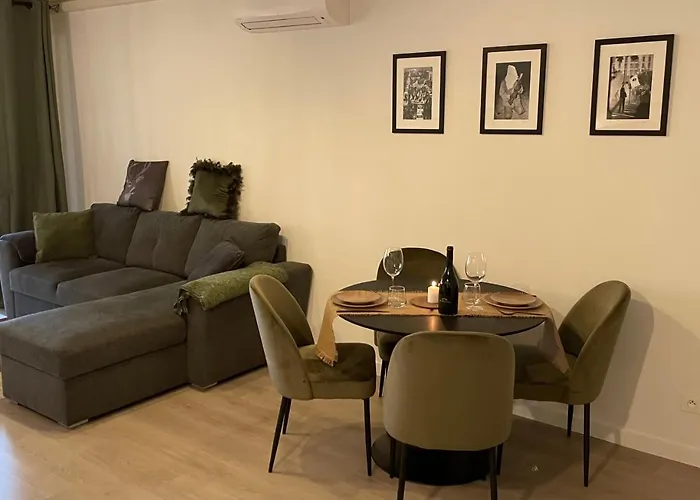 Apartment T2 Proche De La Et Au Calme *