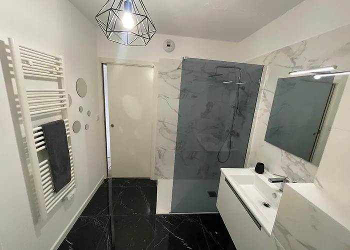 Apartment T2 Proche De La Et Au Calme