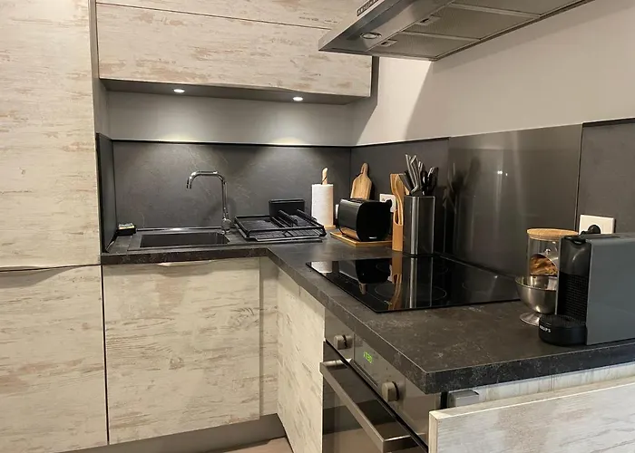 T2 Proche De La Et Au Calme Apartment *